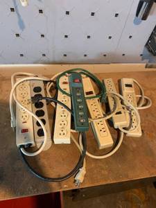 lot 3148 image: Lot of 7 Power Strips