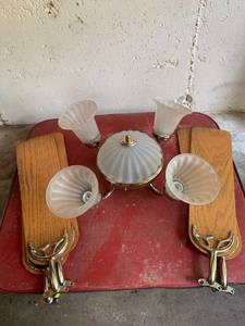 lot 3161 image: Ceiling Light With Fan Blades