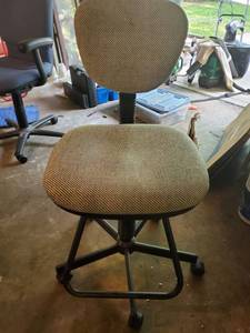 lot 3182 image: Office Grey and White Chair with Wheels and Height Adjuster