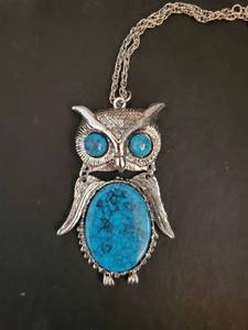 lot 5130 image: Owl Necklace with Beautiful Blue Stone