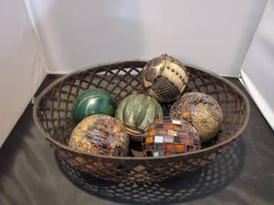 lot 5283 image: Metal Decor Centerpiece with Mosaic Balls