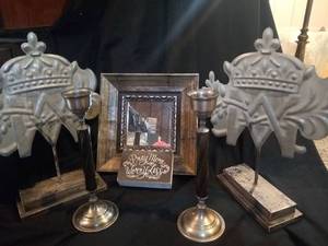 lot 5289 image: Lot Of Mantle Decor