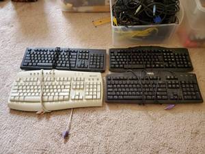 lot 5307 image: Lot of 4 Keyboards