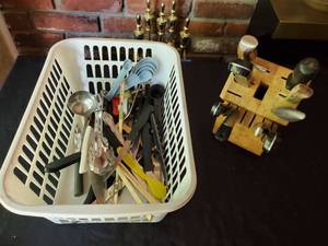 lot 5318 image: Lot of Knives and Utensils