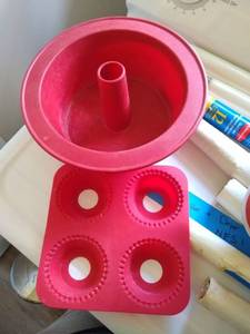 lot 5326 image: Silicon Red Cake Inserts