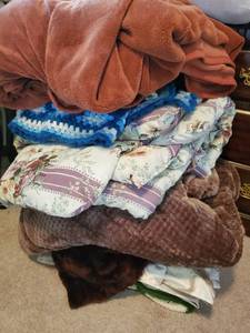 lot 5333 image: Lot of Blankets
