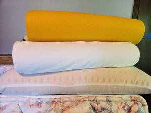 lot 5334 image: Lot of 3 Memory Foam Pillows