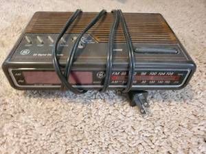 lot 5340 image: GE Electronic Alarm Clock Radio