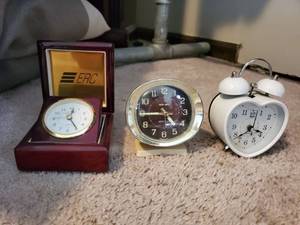 lot 5341 image: Lot of 3 Small Alarm Clocks