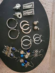lot 5354 image: Lot of 10 Costume Cute Dangle Earrings