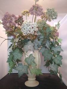 lot 8002 image: Haeger Beige Vase With Plastic Flower Bouquet