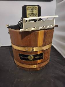 lot 8007 image: Sterling 5QT Ice Cream Maker - Untested