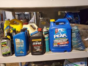 lot 8014 image: Lot of Automotive Fluids and Scotch Pads