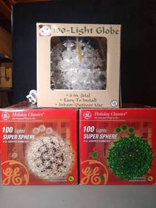 lot 8019 image: Lot Of Holiday Lighted Spheres
