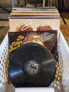 lot 8029 image: Lot of Classic Records 78RPM & Albums