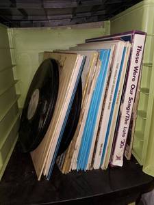 lot 8032 image: Lot of Records