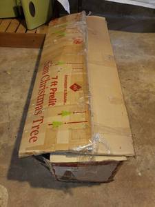 lot 8034 image: 7ft Prelit Christmas Tree