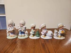 lot 8036 image: Lot of Homeco Figurines (5 Total)