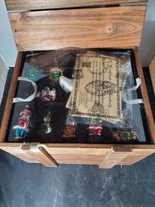 lot 8038 image: 2002 Collection Thomas Pacconi Classics Orniments in Wooden Crate