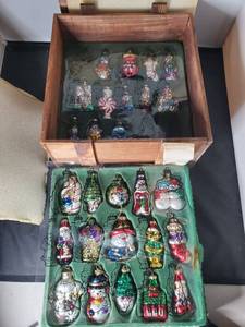 lot 8039 image: Thomas Pacconi Orniment Collectibles in Wooden Crate