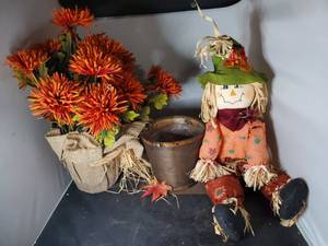 lot 8053 image: Scarecrow Planter and Harvest Faux Flower Decor
