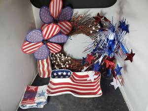 lot 8054 image: Lot of 4th of July Decor
