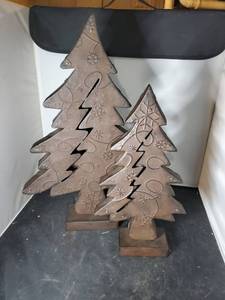 lot 8058 image: Lot of 2 Metal Christmas Tree Decor