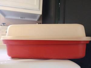lot 8184 image: Vintage Orange Tupperware Square Rounded Container