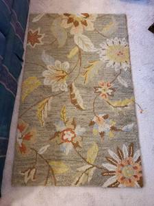 lot 8200 image: Olive Area with Floral