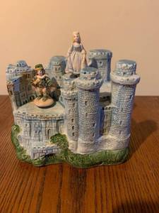 lot 8217 image: Schmid Musical Collectibles Maidens Prayer
