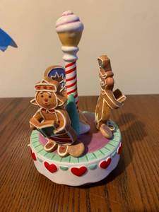 lot 8218 image: Schmid Musical Collectibles Gingerbread Junction 1993