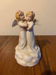 lot 8220 image: Schmid Musical Collectibles Angel We Heard On High B Shackman 1992