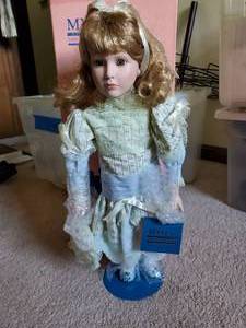 lot 6276 image: MYD Porcelain Doll in Original Box