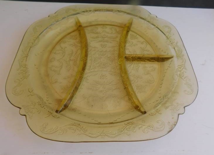lot 1107 image: Golden Depression Glass - Serving Platter