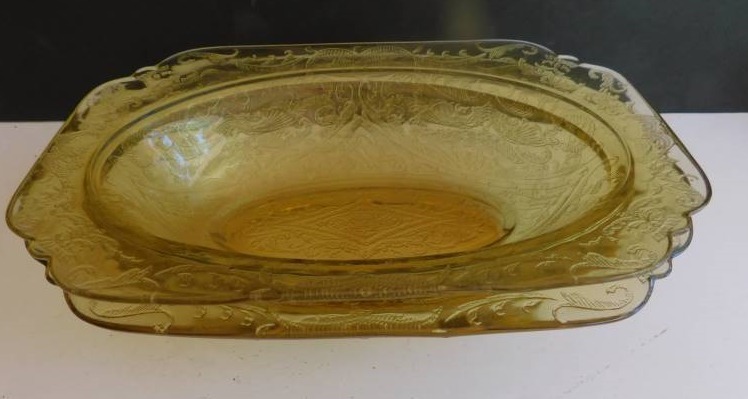 lot 1108 image: Golden Depression Glass - Serving Bowls (2 ea)