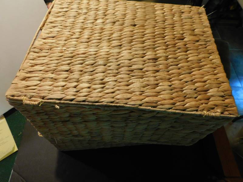 lot 1121 image: Wicker Baskets (2 ea)