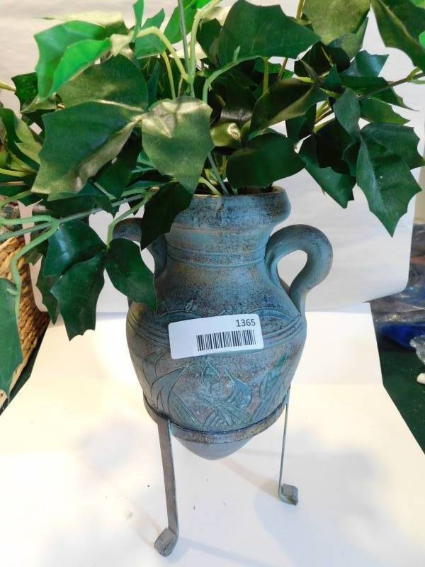 lot 1365 image: Pottery Urn