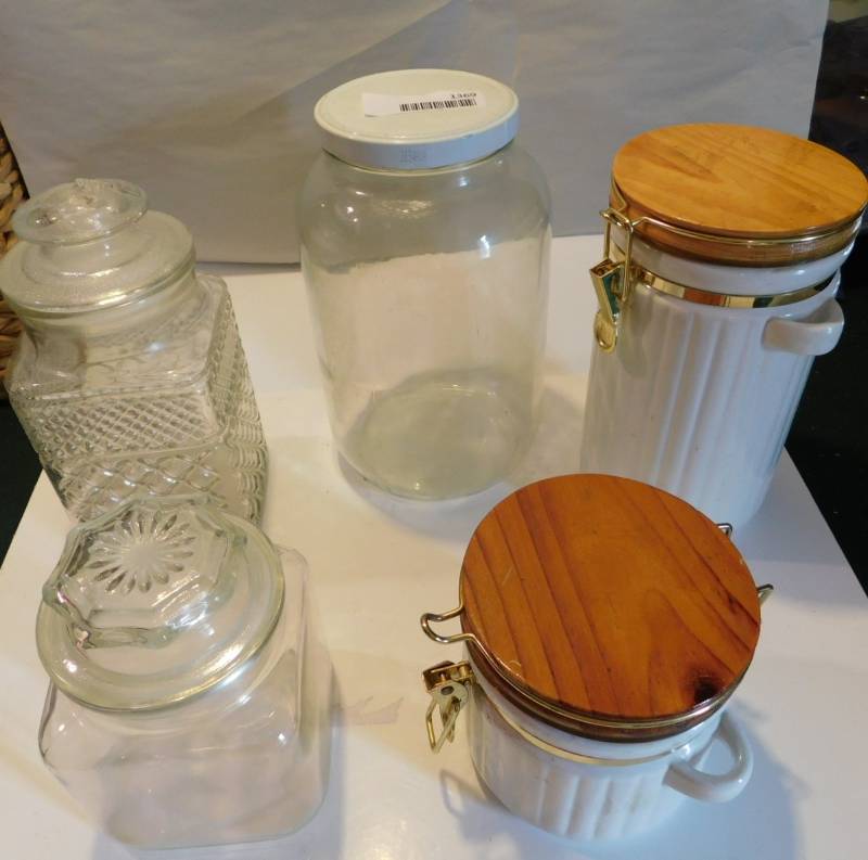 lot 1369 image: Modern cannister lot