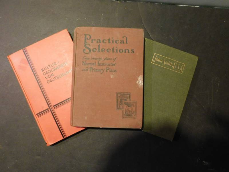 lot 1482 image: Vintage Books (3 ea)
