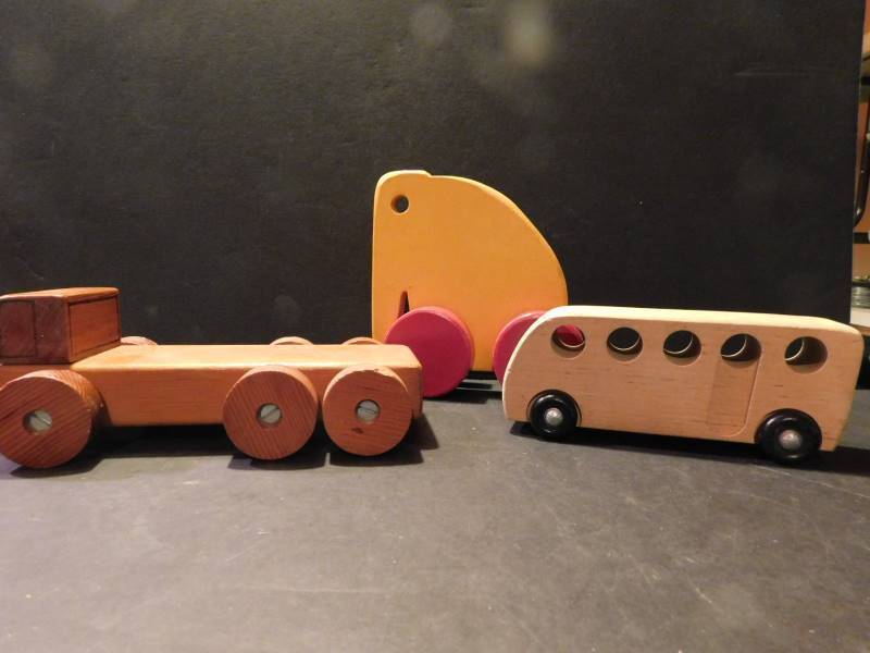 lot 1483 image: Wooden Toys (3 ea)
