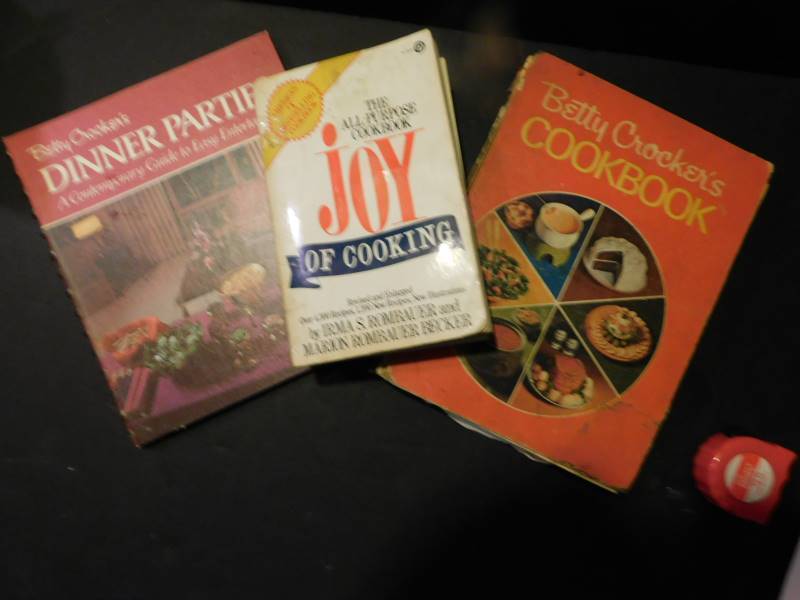 lot 1506 image: Cookbooks (3 ea)
