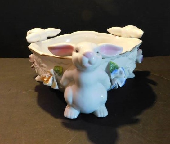 lot 1534 image: Bunny Floweral Bowl