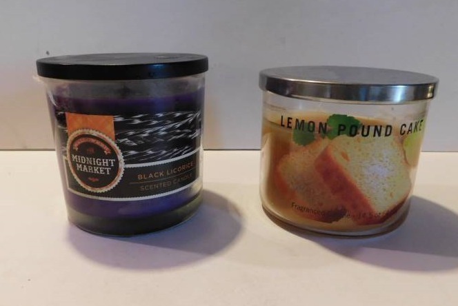 lot 1537 image: Scented Candles (2 each)