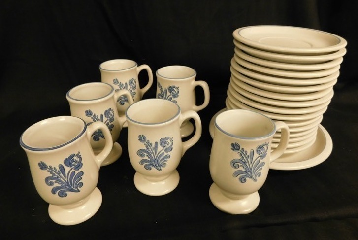 lot 4160 image: Pfaltzgraff Dining Set