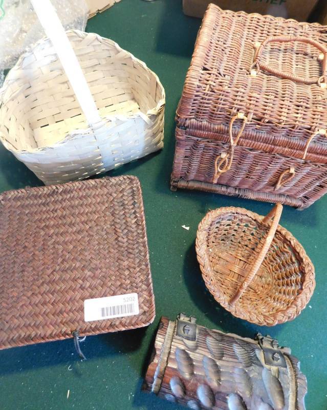 lot 5202 image: Basket Lot