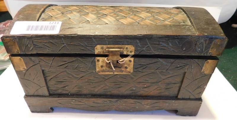 lot 1211 image: Decorative Box