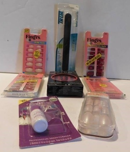 lot 1495 image: Fingernail Supplies