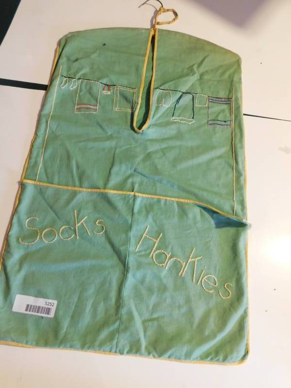 lot 5252 image: Vintage Closet Bag