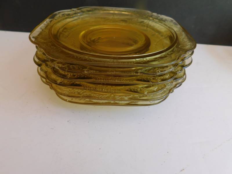 lot 1105 image: Golden Depression Glass - 6 Saucers