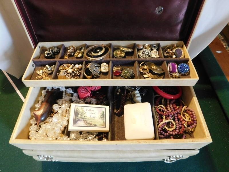 lot 5241 image: Vintage Jewelry Box stuffed with Jewelry